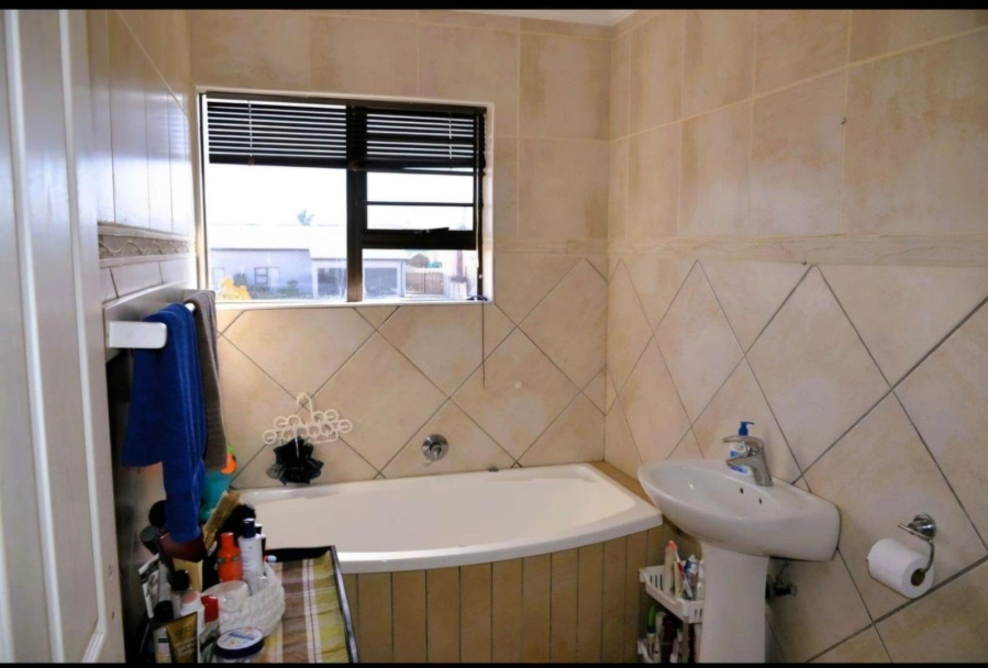 3 Bedroom Property for Sale in Wavecrest Eastern Cape